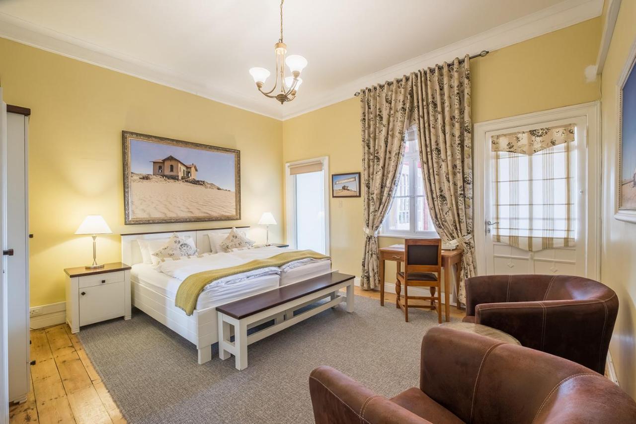 Alte Villa Boutique Hotel Luderitz Exterior photo